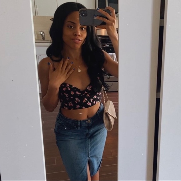 Meet your Posher, Ariel - Picture 3 of 5